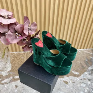 ALAIA PLATFORM WEDGE IN GREEN FOREST VELVET WITH HEART EMBROIDERED