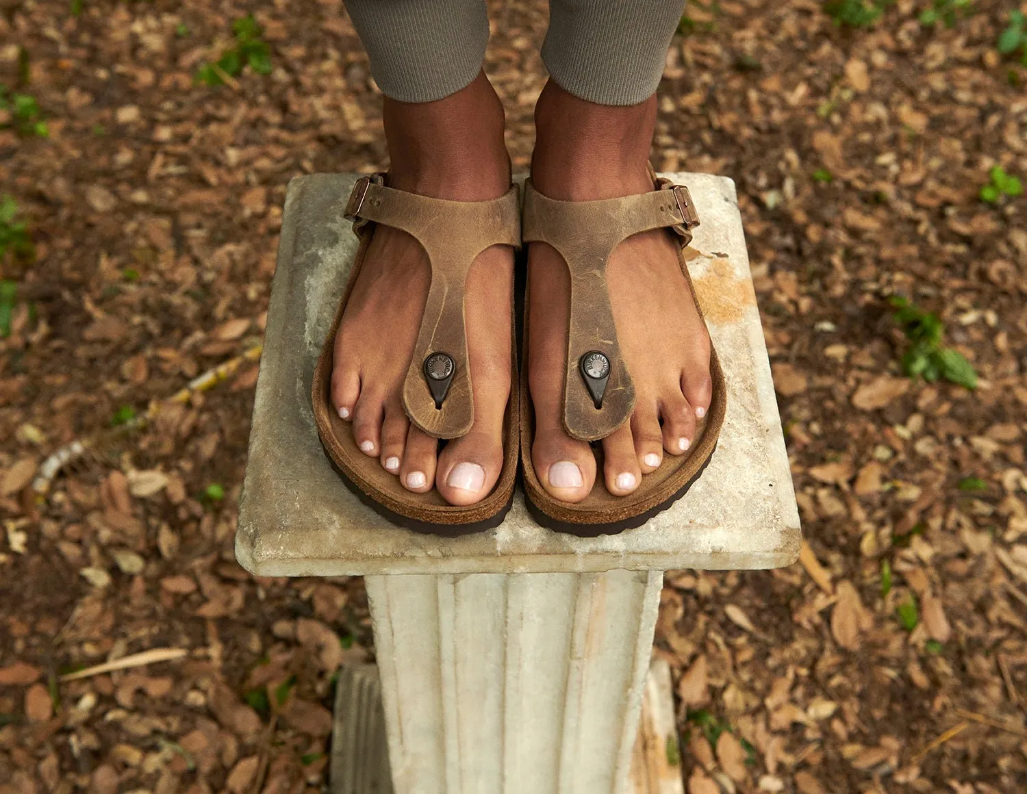Birkenstock Gizeh Sandals - Tobacco Brown Oiled Leather | Comfortable Cork Footbed