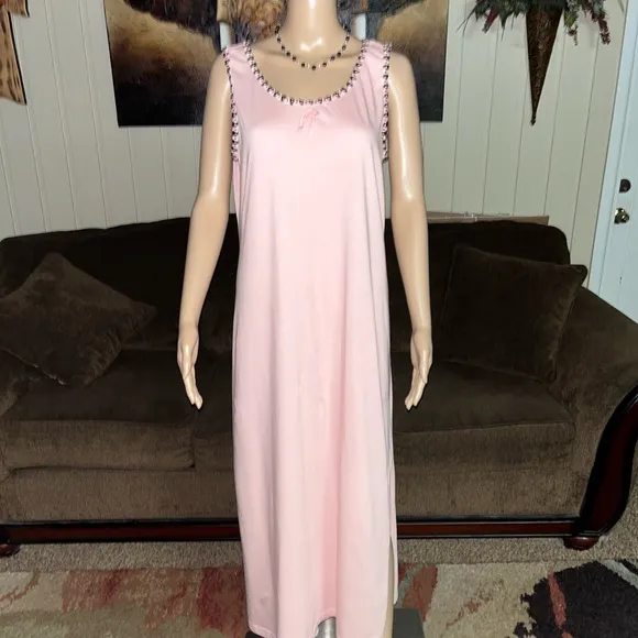 Cabernet Sleepwear • Pink/ Black • Size Large • Nightgown &amp; Robe