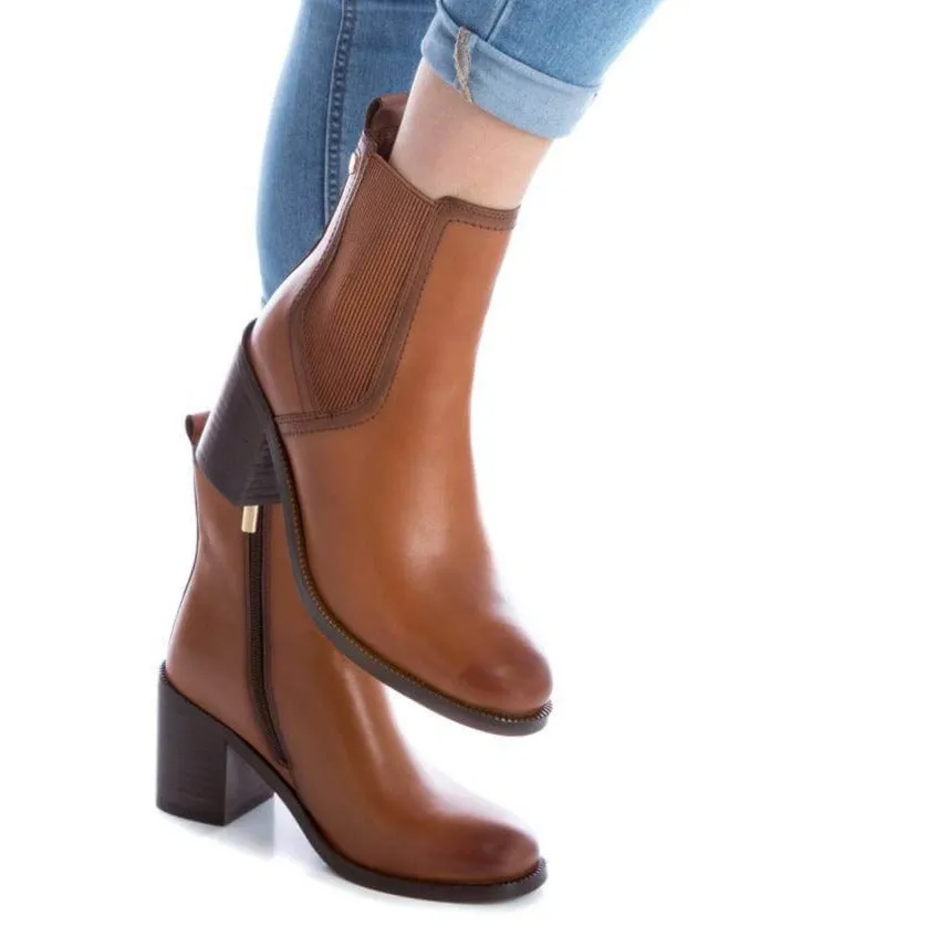 Carmela Tan Classic Block Heel Boots