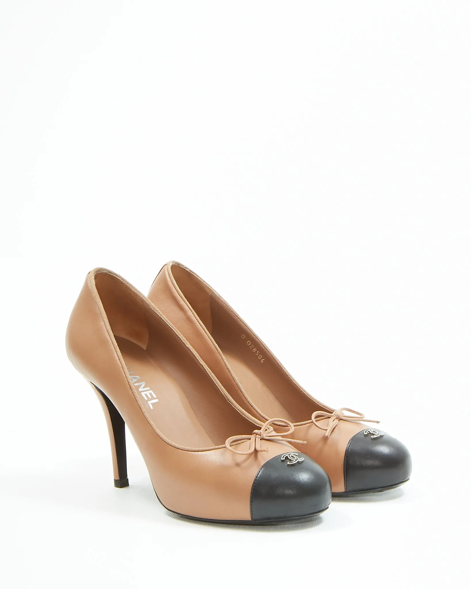 Chanel Light Brown/Black Leather CC Logo Pumps - 39.5