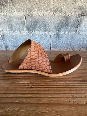 Cydwoq Thong Sandals