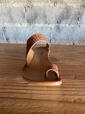 Cydwoq Thong Sandals