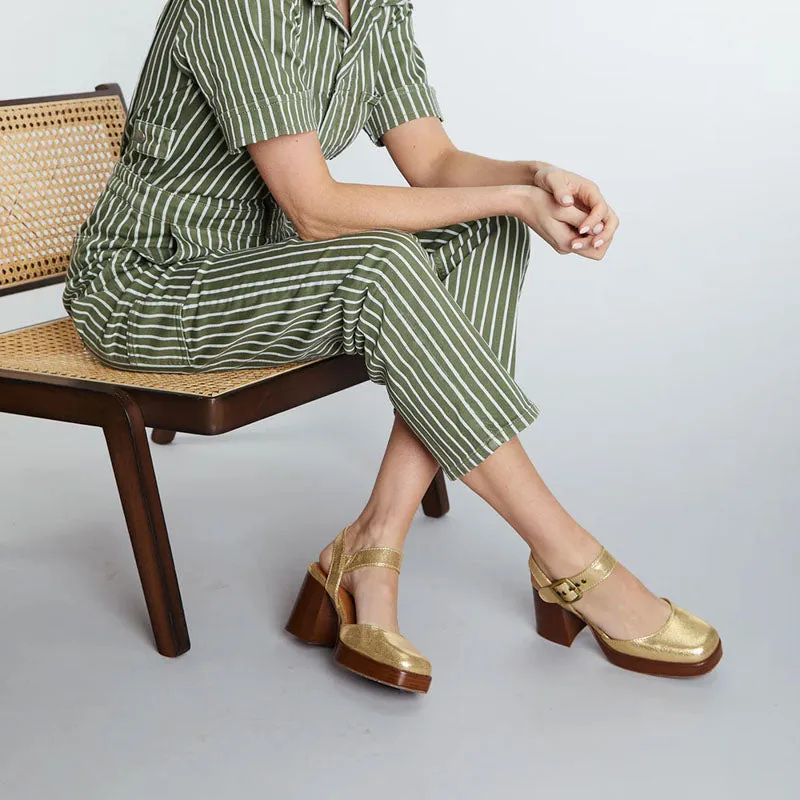 ESSKA Selena Sandals in Wood/Gold