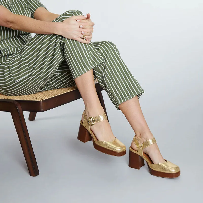 ESSKA Selena Sandals in Wood/Gold