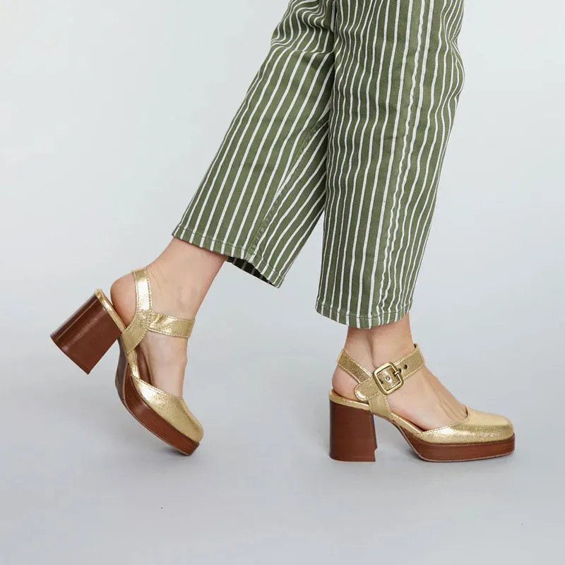 ESSKA Selena Sandals in Wood/Gold