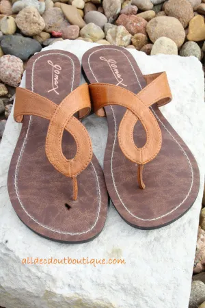 Gomax Women's 'Berdine-79' Keyhole Slip-on Sandals