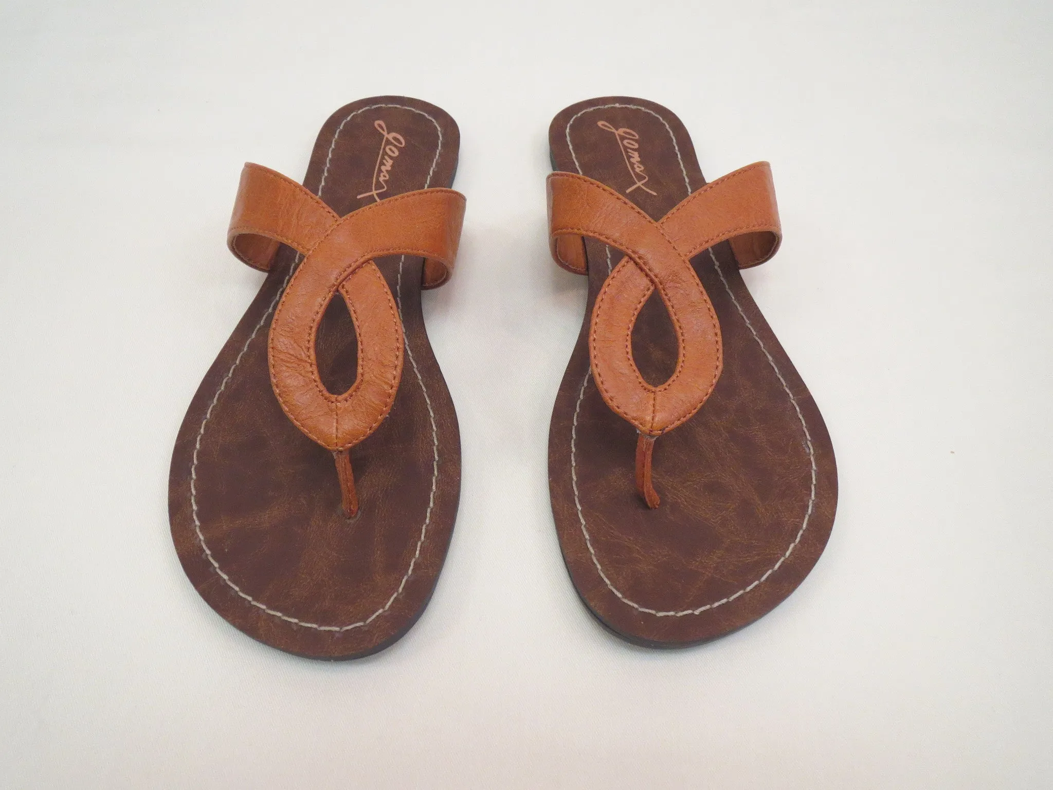 Gomax Women's 'Berdine-79' Keyhole Slip-on Sandals