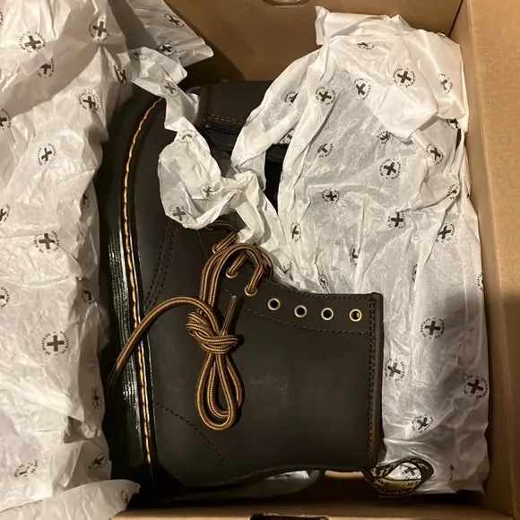JUNIOR 1460 WILDHORSE LEATHER LACE UP BOOTS big kids size US 4, EU 36