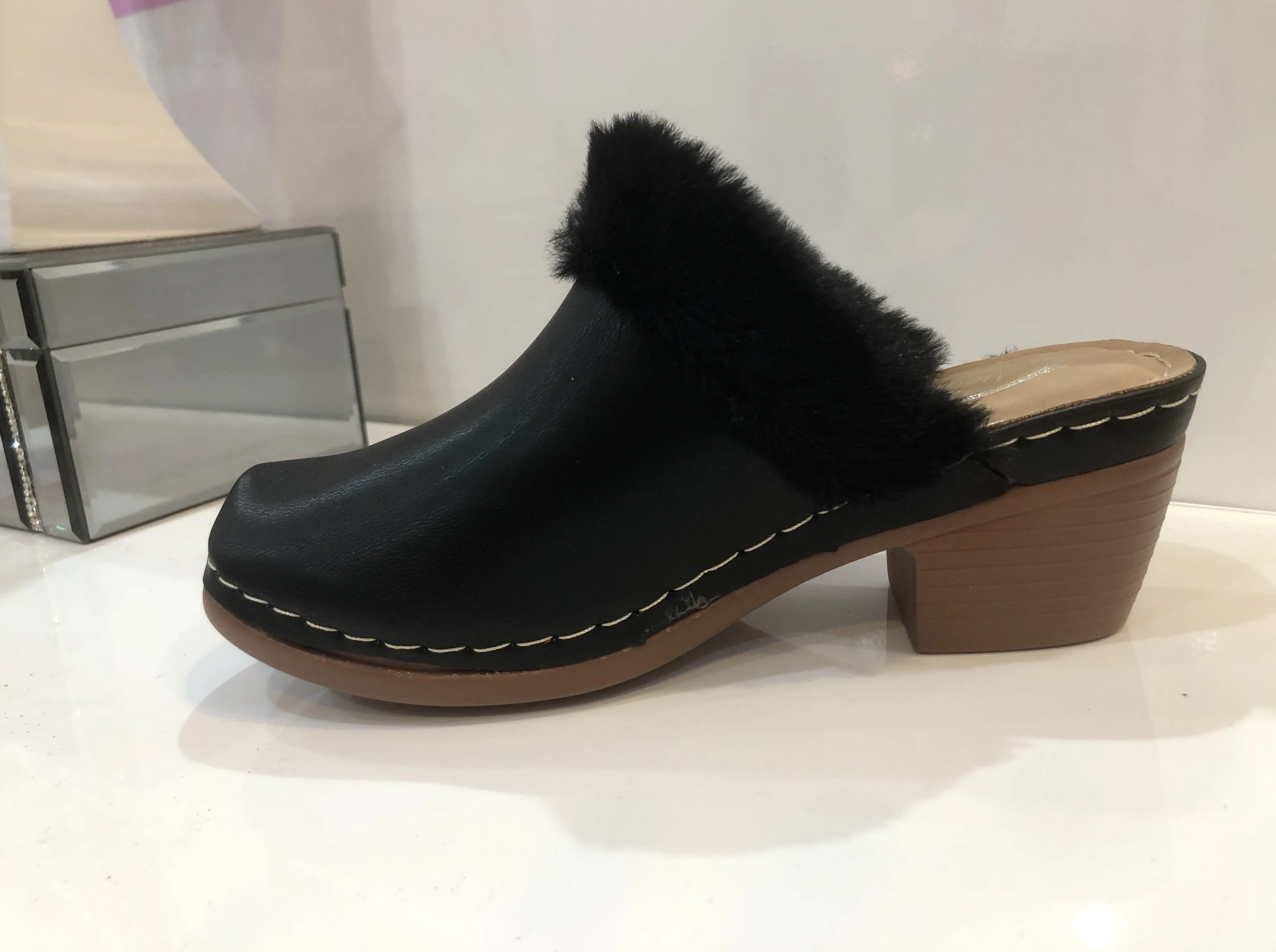 Low Heels Clogs