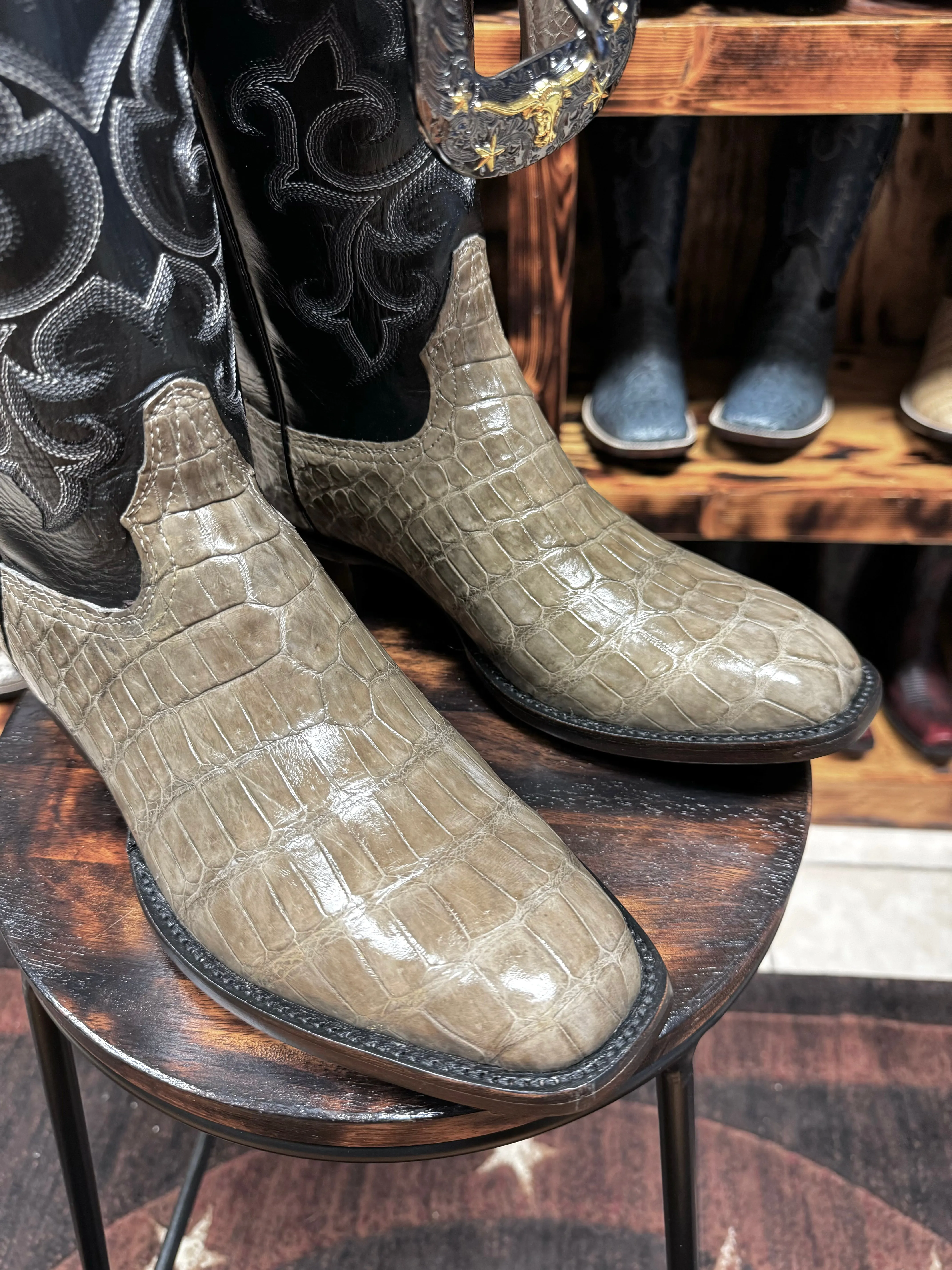 Nile Crocodile Neck 10.5EE