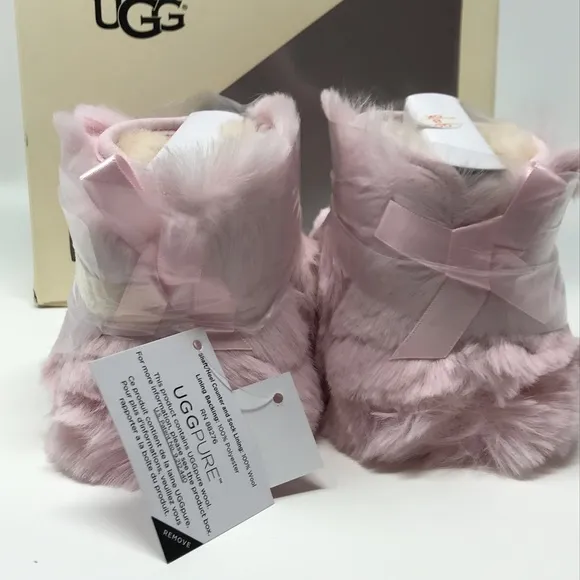 NWT UGG JESSE BOW ll FLUFF BOOTS IN LIGHT PINK SZ 4/5!