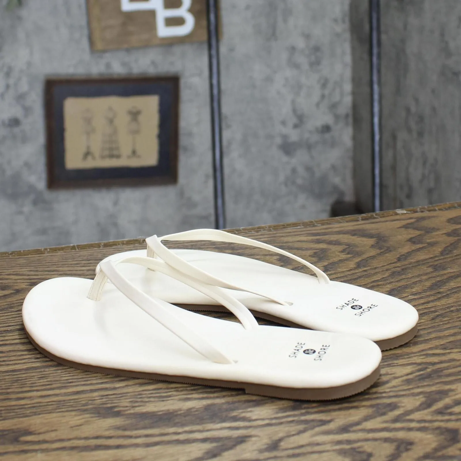 Shade & Shore Womens Cali Flip Flop Sandals 89255319 Cream Off White 7M