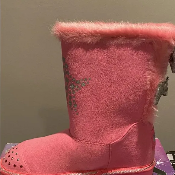 Skechers twinkle toes size 2 kids. The boots don’t light up anymore.