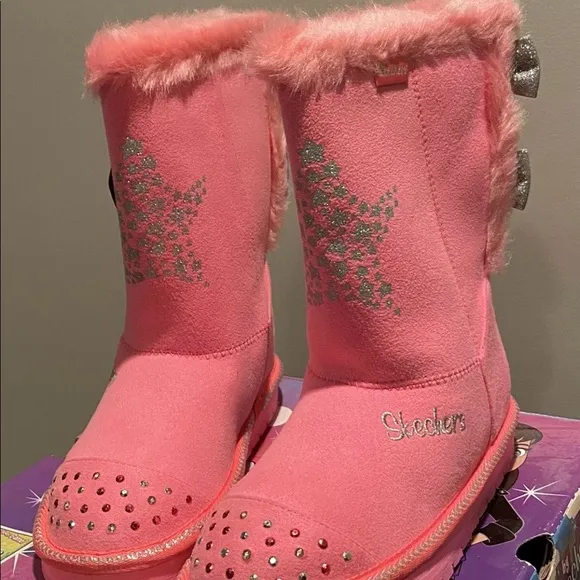 Skechers twinkle toes size 2 kids. The boots don’t light up anymore.