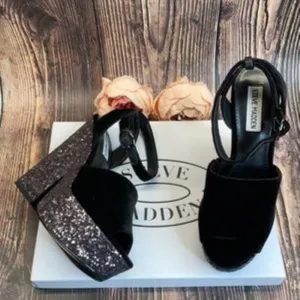Steve Madden Black Suede-Leather Sandals 7.5M