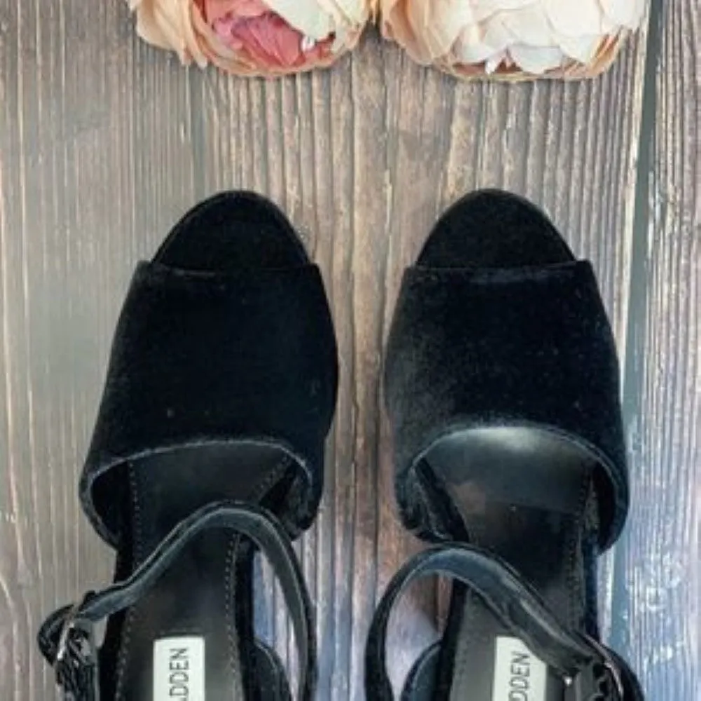 Steve Madden Black Suede-Leather Sandals 7.5M