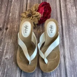 STYLE & CO Chicklet White Wedge Thong Sandals 6M