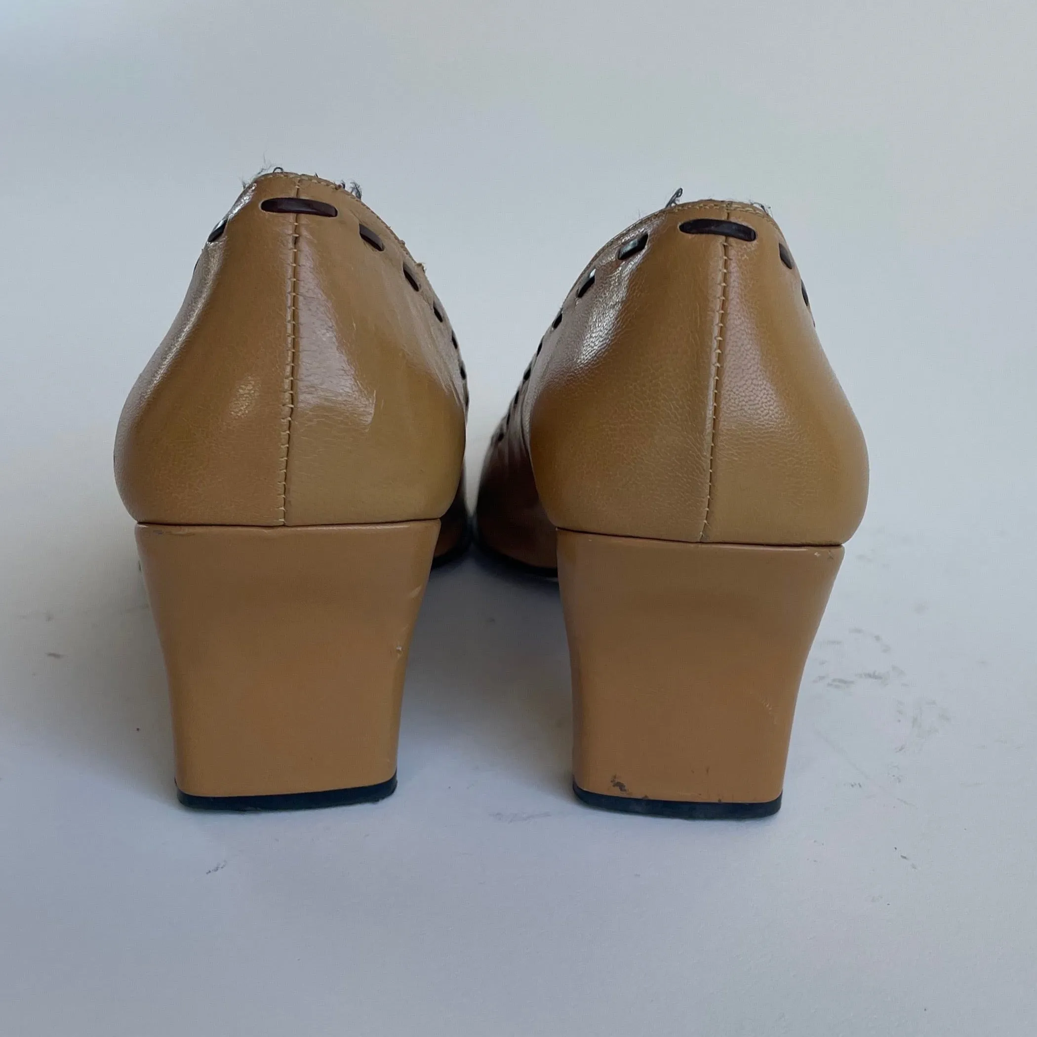 tan bow heels