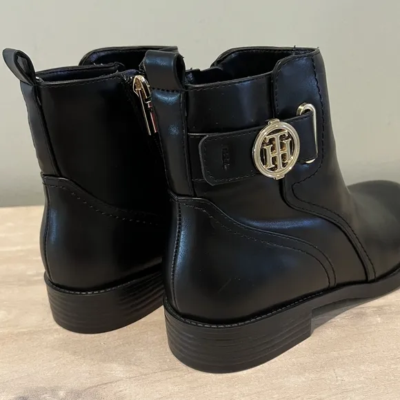 Tommy Hilfiger Rezin 2 Black Boots in Size 7 New Without Box