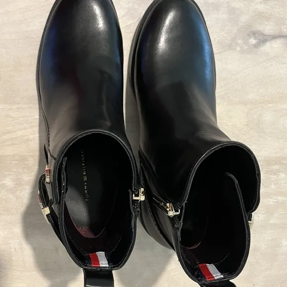 Tommy Hilfiger Rezin 2 Black Boots in Size 7 New Without Box
