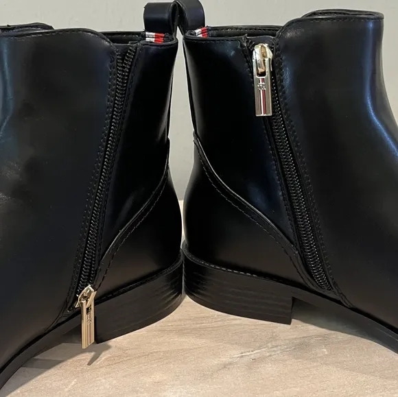 Tommy Hilfiger Rezin 2 Black Boots in Size 7 New Without Box