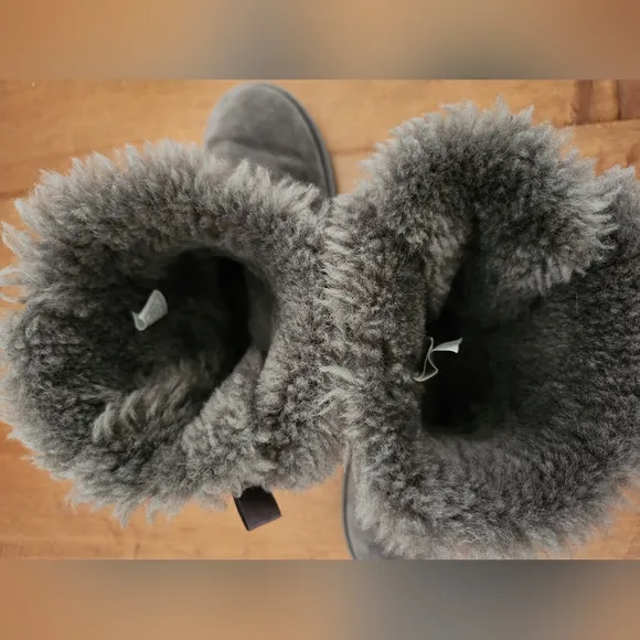 Ugg Bailey Bow gray boots (3)