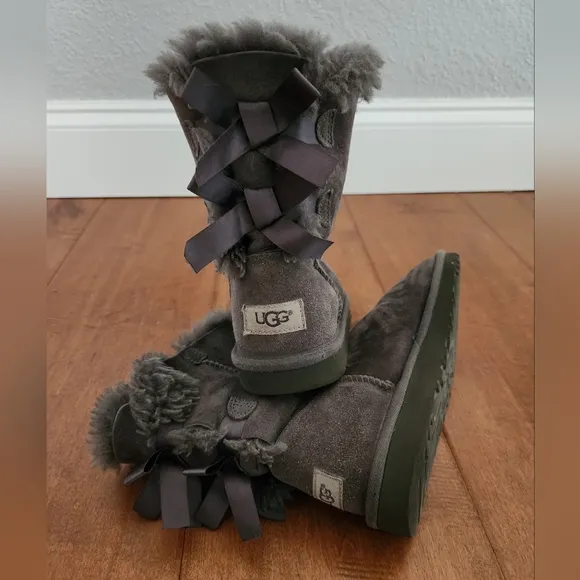 Ugg Bailey Bow gray boots (3)