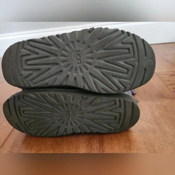 Ugg Bailey Bow gray boots (3)