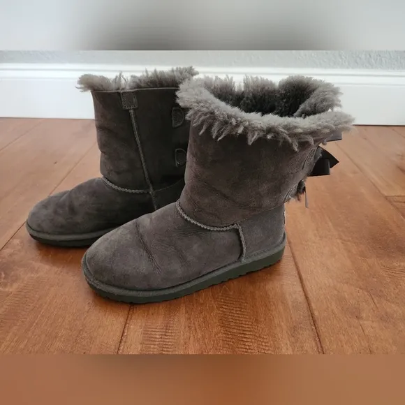 Ugg Bailey Bow gray boots (3)