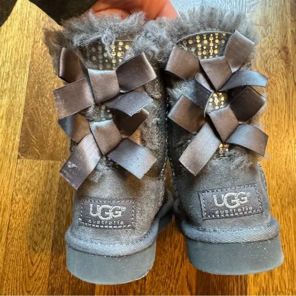 UGG Bailey Bow Holiday Gray Sequin Boots, Size 6 (Walker/Toddler)