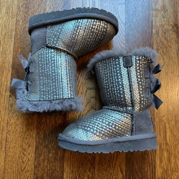 UGG Bailey Bow Holiday Gray Sequin Boots, Size 6 (Walker/Toddler)