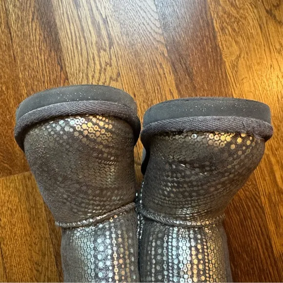 UGG Bailey Bow Holiday Gray Sequin Boots, Size 6 (Walker/Toddler)