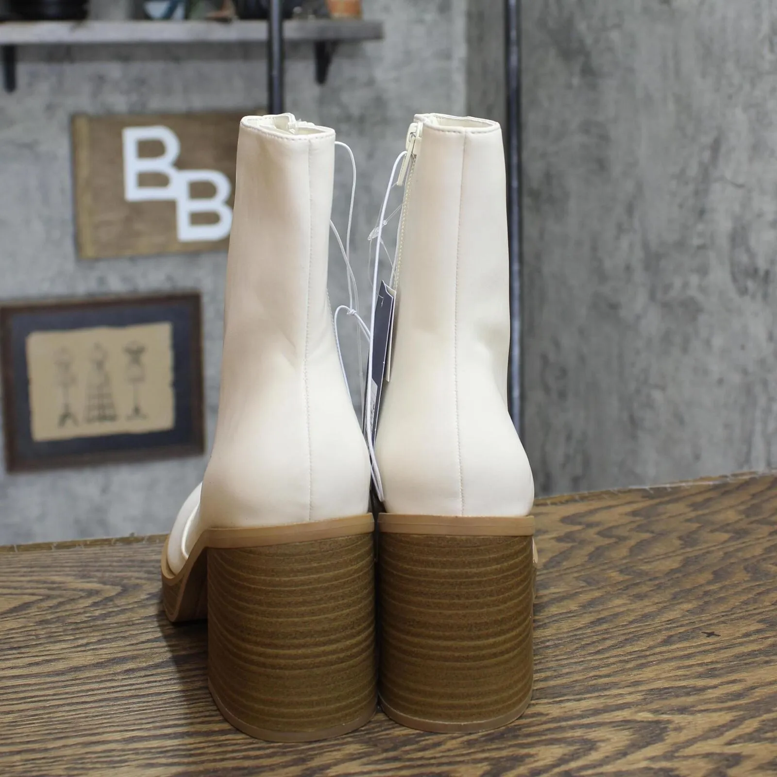 Universal Thread Jenna Platform Boots with Memory Foam Insole Off White 8.5M