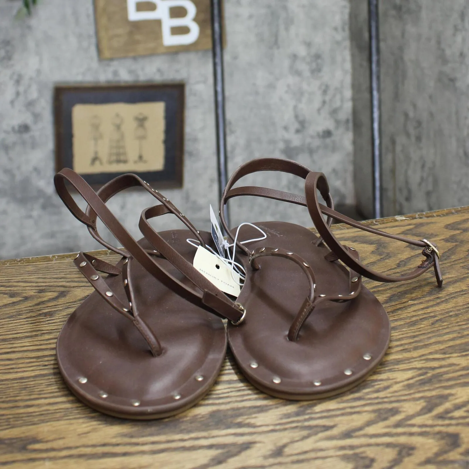 Universal Thread Womens Nikki Studded Thong Sandals 89998544 Brown 11M
