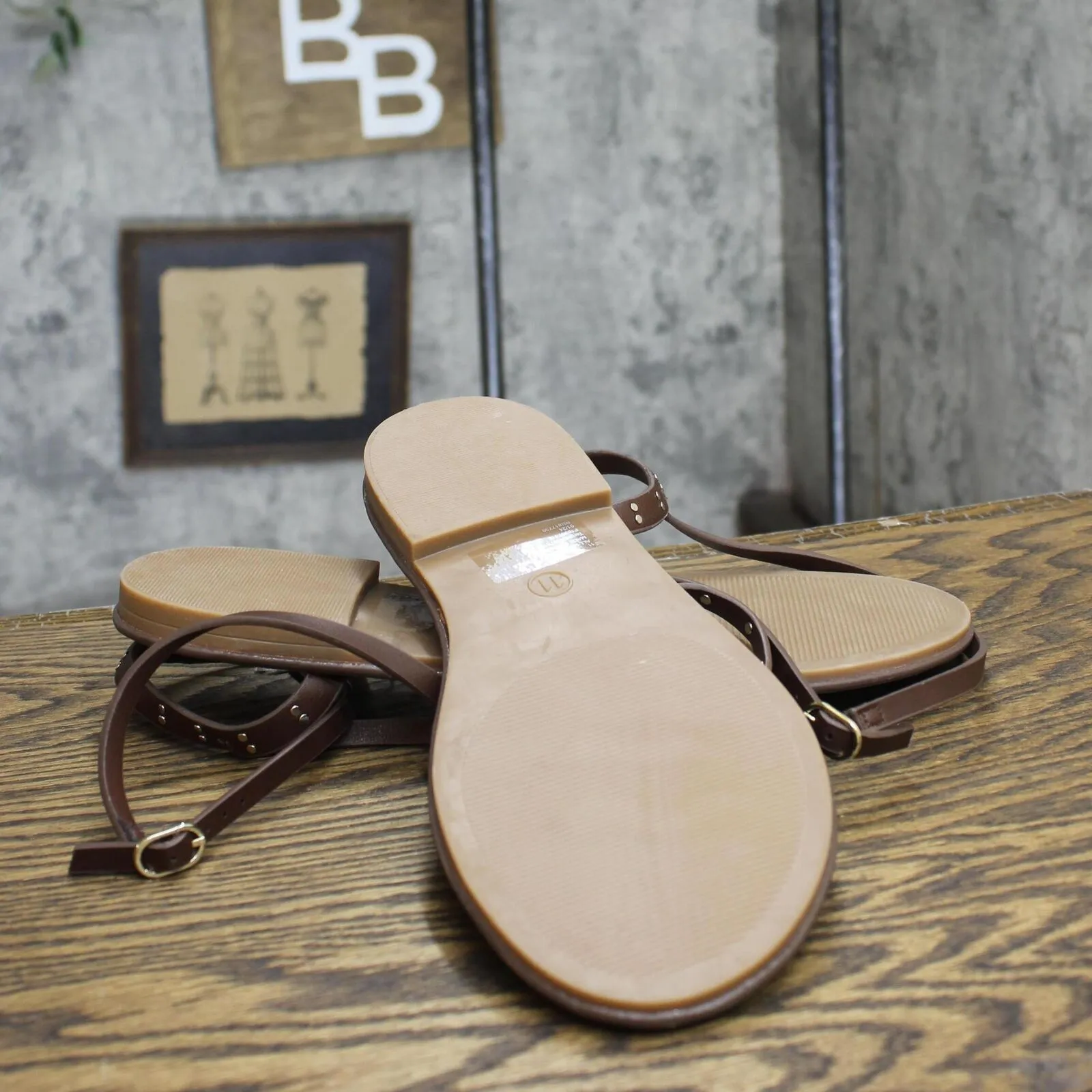 Universal Thread Womens Nikki Studded Thong Sandals 89998544 Brown 11M