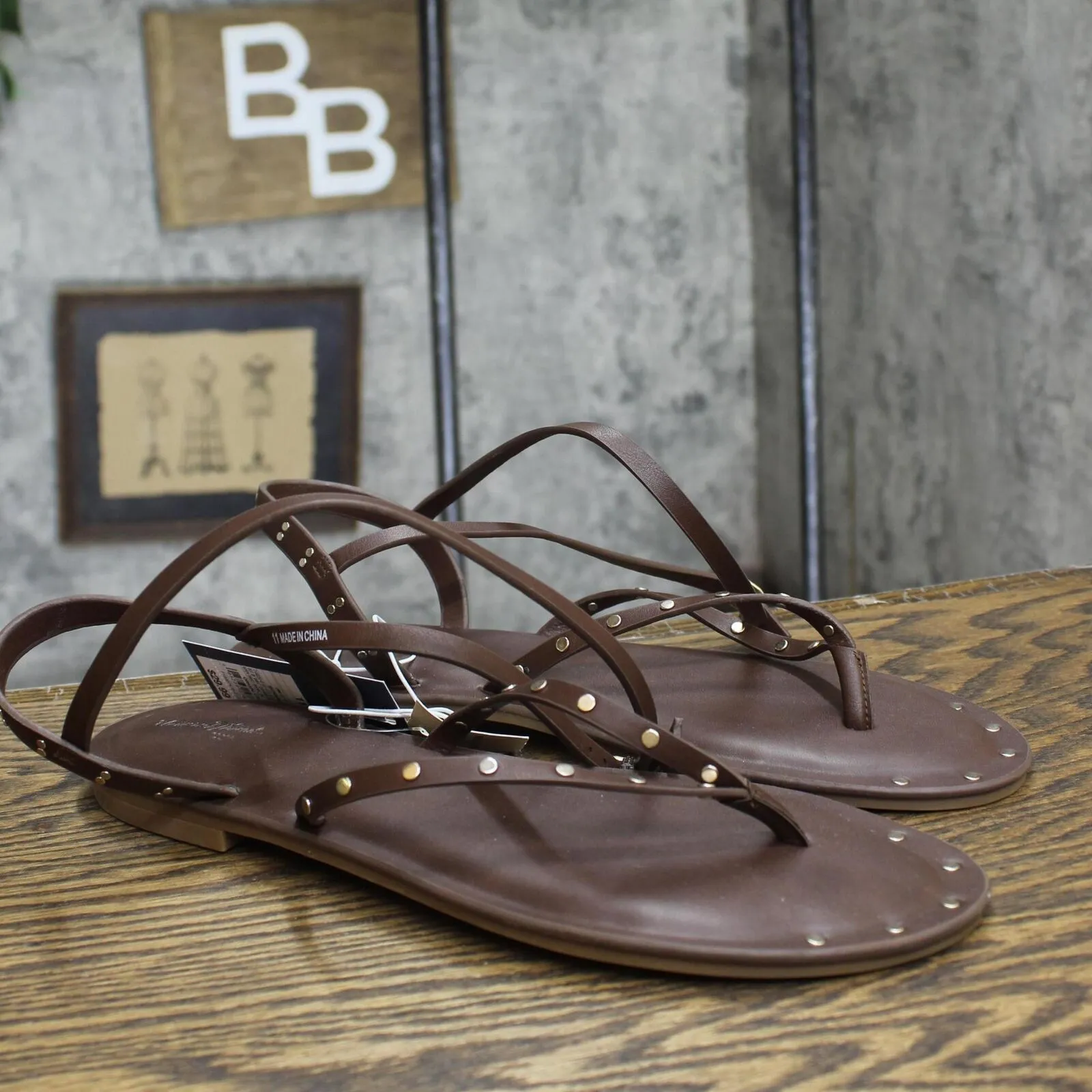 Universal Thread Womens Nikki Studded Thong Sandals 89998544 Brown 11M