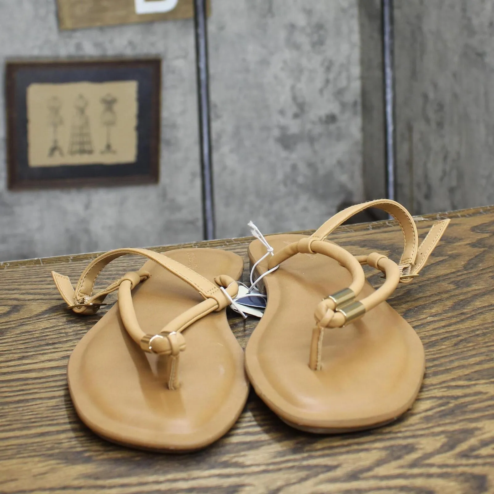 Universal Thread Womens Petra Thong Sandals 89998569 Tan Brown 6M