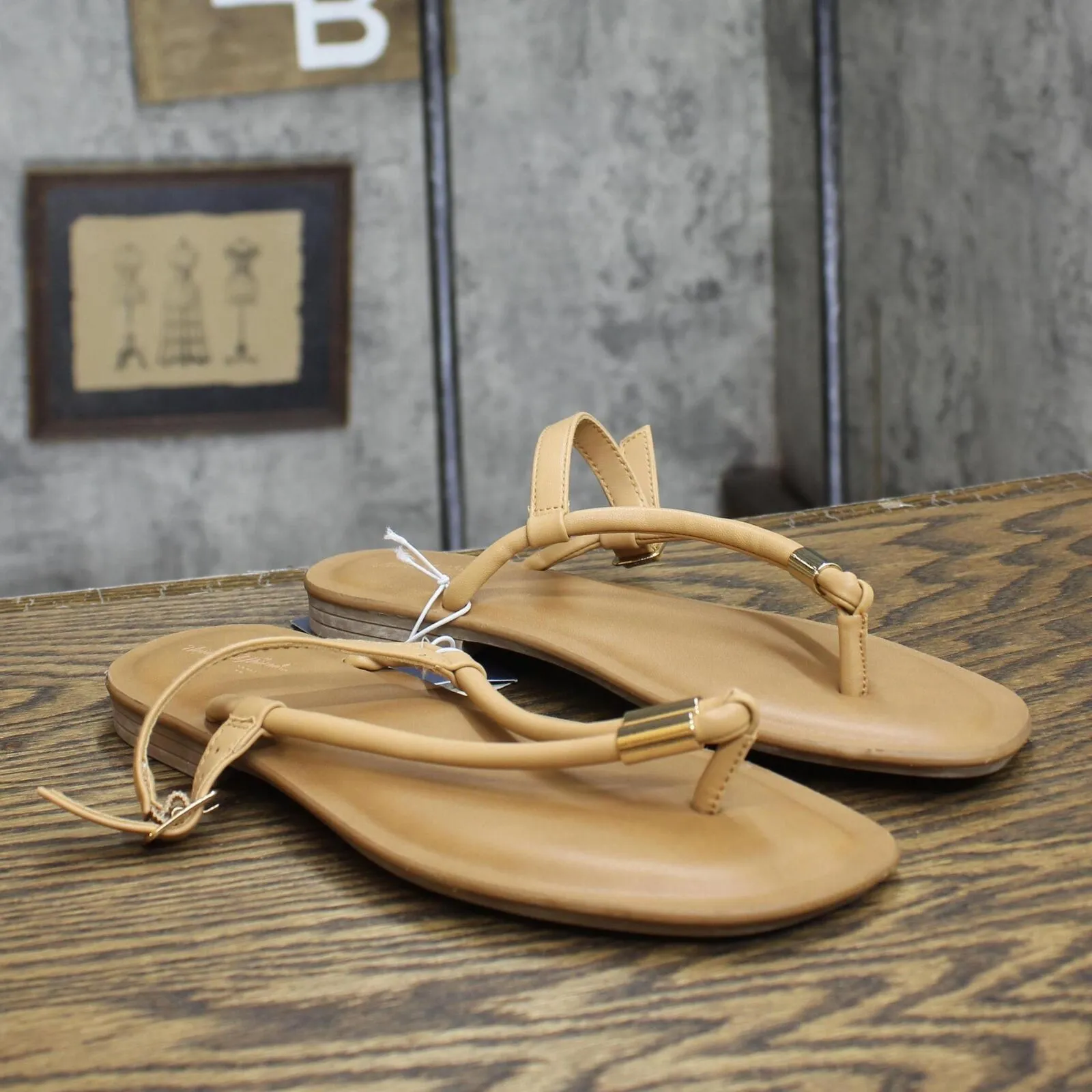 Universal Thread Womens Petra Thong Sandals 89998569 Tan Brown 6M