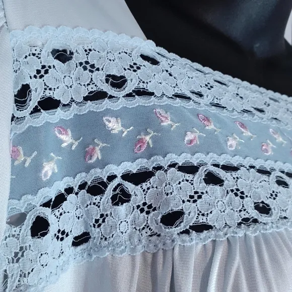 Vanity Fair vintage satin pastel blue maxi nightgown floral lace &amp; pink tulips