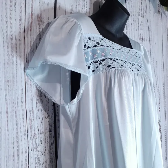 Vanity Fair vintage satin pastel blue maxi nightgown floral lace &amp; pink tulips