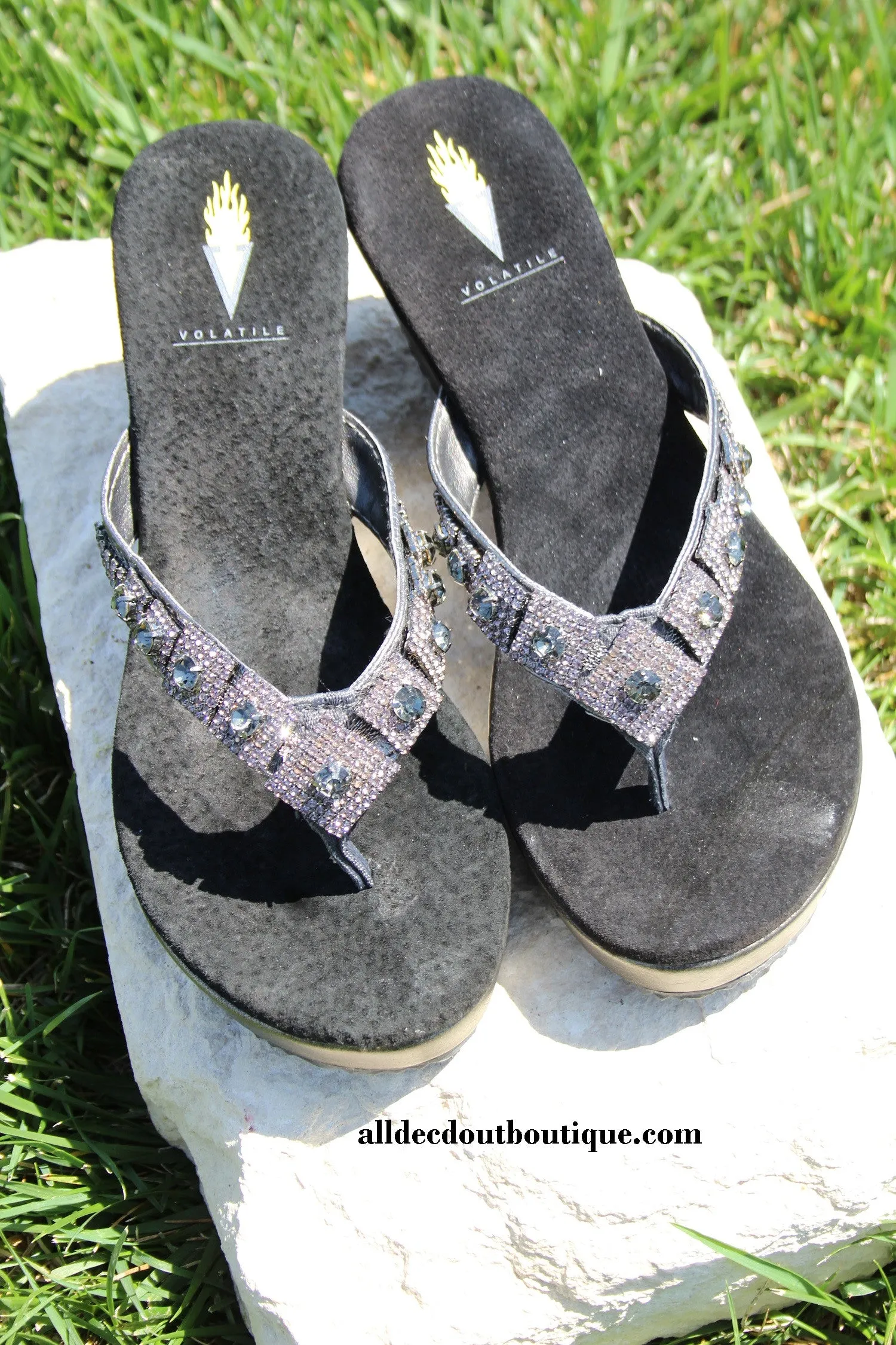 Very Volatile | Andrina Sandal Petwer