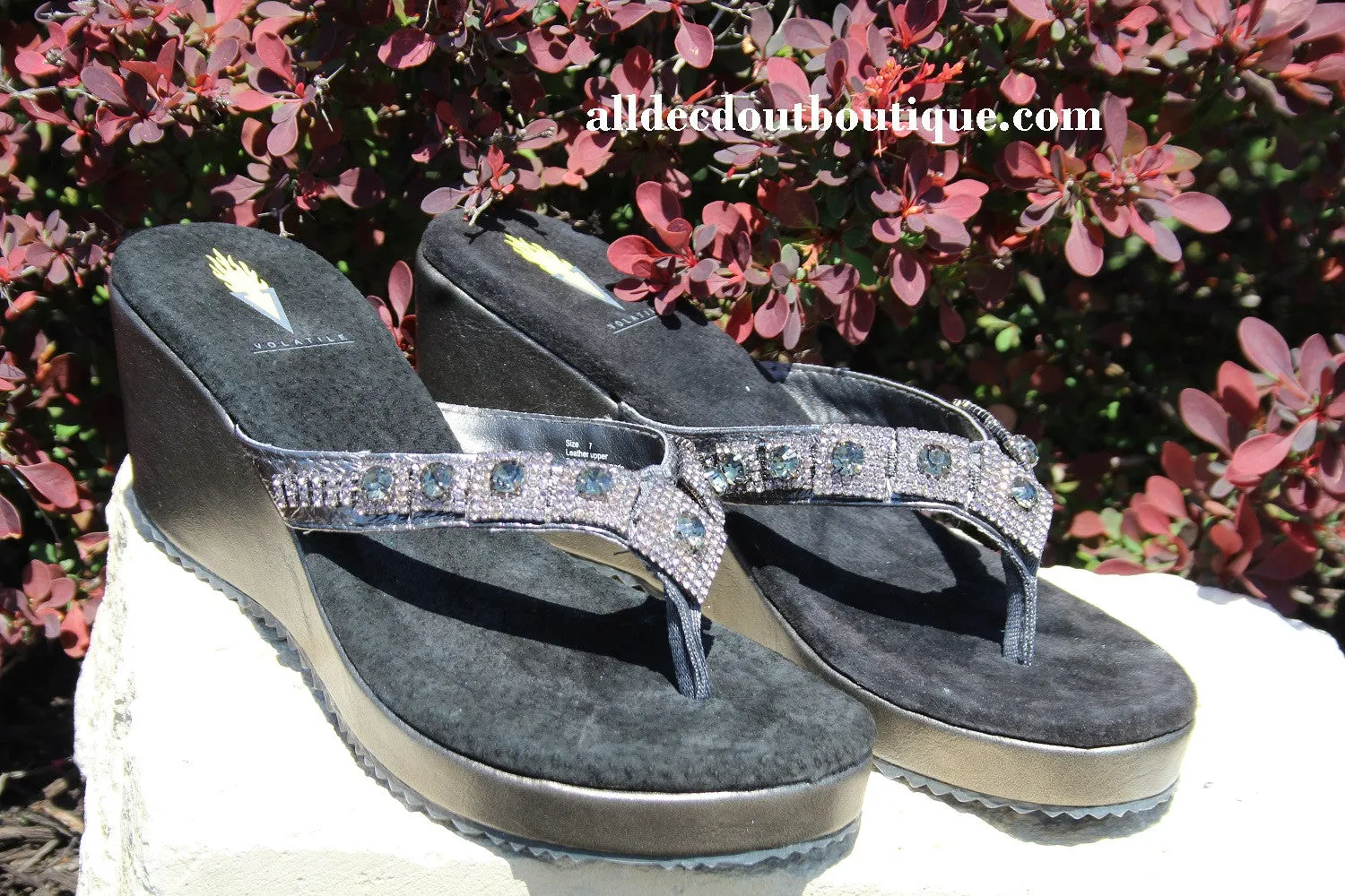 Very Volatile | Andrina Sandal Petwer