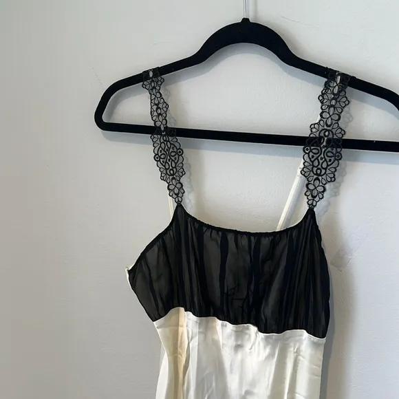 Via del Amore Sleepwear Nightgown Negligée Silk Gown Cream Black Lace Medium NWT