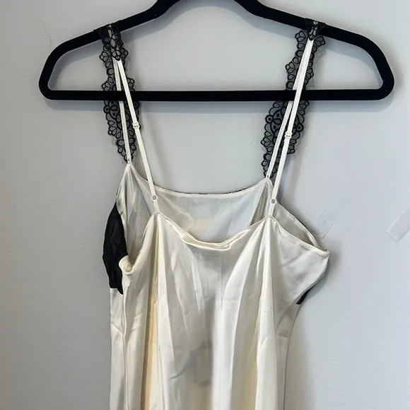 Via del Amore Sleepwear Nightgown Negligée Silk Gown Cream Black Lace Medium NWT