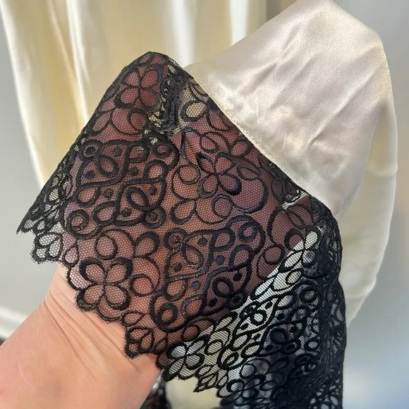 Via del Amore Sleepwear Nightgown Negligée Silk Gown Cream Black Lace Medium NWT