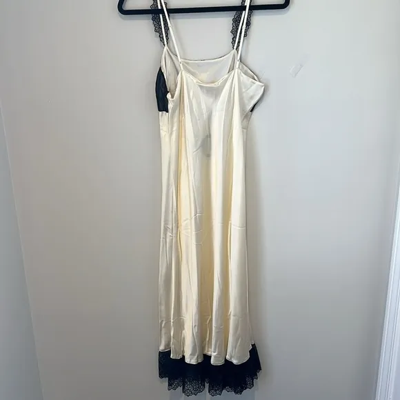 Via del Amore Sleepwear Nightgown Negligée Silk Gown Cream Black Lace Medium NWT