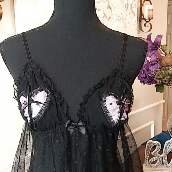 Victoria's Secret Sexy Little Things Black Ruffle Peekaboo Babydoll. Siz…