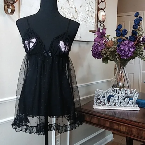 Victoria's Secret Sexy Little Things Black Ruffle Peekaboo Babydoll. Siz…