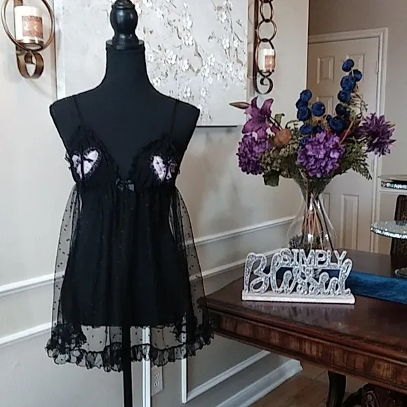Victoria's Secret Sexy Little Things Black Ruffle Peekaboo Babydoll. Siz…